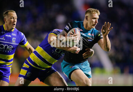 Cheshire, Regno Unito. 2° febbraio 2019. Betfred Super League Warrington lupi v Leeds rinoceronti Mikolaj Oledzki (R) di Leeds rinoceronti in attacco contro Warrington lupi. Credito: Touchlinepics/Alamy Live News Foto Stock