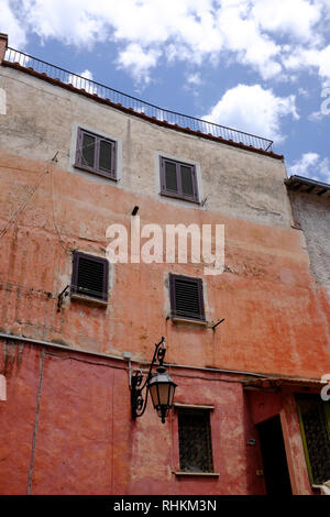 Abbandonato pittorica vecchie strade di villaggi italiani Foto Stock