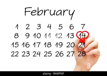 Disegno a mano un cuore rosso sul calendario la data 14 febbraio con un pennarello sul vetro trasparente stampato. Il giorno di San Valentino del concetto. Foto Stock
