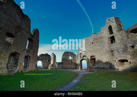 Rovina del castello di Staufen nella zona della foresta nera in Germania Foto Stock