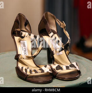 Jimmy Choo Big Cat sandali in vendita presso il negozio cantiere. Portlaoise; Irlanda Foto Stock