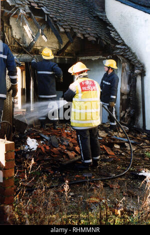 Incendio presso il vecchio mulino Public House in Takeley Foto Stock