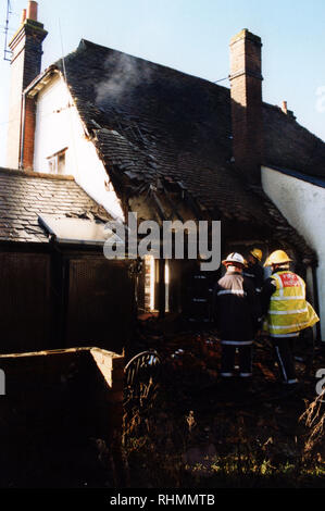 Incendio presso il vecchio mulino Public House in Takeley Foto Stock