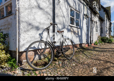 05 Aprile 2018 - Una giornata di sole sul filmset DELLA SERIE TV "La Guerra dei mondi" nel grande Budworth, Cheshire, Inghilterra, Regno Unito Foto Stock