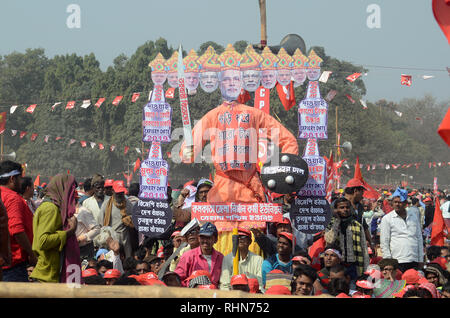 Kolkata, India. 03Feb, 2019. Il CPI(M) e altri partito organizzato rally di massa nella Brigata parata a terra Kolkata contro il governo centrale e stato del Bengala Occidentale di governo il 3 Feb 2019 Credit: Sandip Saha/Pacific Press/Alamy Live News Foto Stock