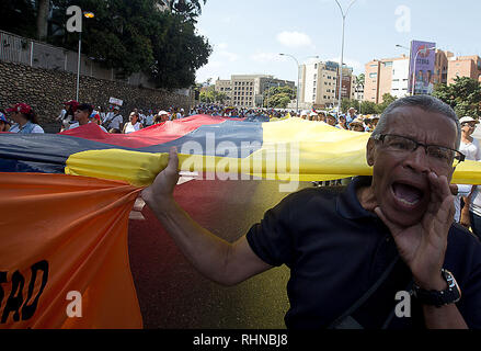 Caracas, Distrito Capital, Venezuela. 2° febbraio 2019. Febbraio 02, 2019. I venezuelani hanno marciato in tutte le città del paese in segno di protesta contro Nicolas Maduro e a sostegno del presidente Juan GuaidÃ³. Le foto corrispondono alla città di Caracas, la capitale del Venezuela. Foto: Juan Carlos Hernandez. Credito: Juan Carlos Hernandez/ZUMA filo/Alamy Live News Foto Stock