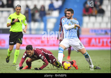 Ferrara, Italia. 03Feb, 2019. Foto di Massimo Paolone/LaPresse 3 febbraio 2019 Ferrara, Italia sport calcio Spal vs Torino - Campionato di calcio di Serie A TIM 2018/2019 - stadio "Paolo Mazza" nella foto: Sasa Lukic (Torino FC) in azione contrastato da Mattia Valoti (Spal) Photo Massimo Paolone/LaPresse Febbraio 3, 2019 Ferrara, Italia sport soccer Spal vs Torino - Italian Football Championship League A TIM 2018/2019 - "Paolo Mazza" Stadium. Credito: LaPresse/Alamy Live News Foto Stock