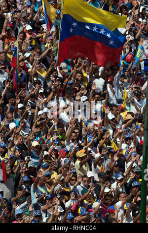 Caracas, Distrito Capital, Venezuela. 2° febbraio 2019. Febbraio 02, 2019. I venezuelani hanno marciato in tutte le città del paese in segno di protesta contro Nicolas Maduro e a sostegno del presidente Juan GuaidÃ³. Le foto corrispondono alla città di Caracas, la capitale del Venezuela. Foto: Juan Carlos Hernandez. Credito: Juan Carlos Hernandez/ZUMA filo/Alamy Live News Foto Stock