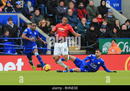 Leicester, Regno Unito. 03Feb, 2019. Solo uso editoriale, è richiesta una licenza per uso commerciale. Nessun uso in scommesse, giochi o un singolo giocatore/club/league pubblicazioni.Anthony Martial del Manchester United preso in giù da Rachid Ghezzal di Leicester City durante il match di Premier League tra Il Leicester City e il Manchester United al King Power Stadium il 3 febbraio 2019 a Leicester, Inghilterra. (Foto di Leila Coker/phcimages.com) Credit: Immagini di PHC/Alamy Live News Foto Stock