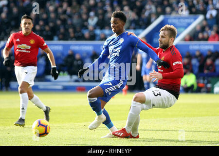 Leicester, Regno Unito. 03Feb, 2019. Grigio Demarai di Leicester City (L) tiene fuori Luca Shaw di Manchester United (R). EPL Premier League, Leicester City v Manchester United al King Power Stadium di Leicester domenica 3 febbraio 2019. Questa immagine può essere utilizzata solo per scopi editoriali. Solo uso editoriale, è richiesta una licenza per uso commerciale. Nessun uso in scommesse, giochi o un singolo giocatore/club/league pubblicazioni . pic da Steffan Bowen/Andrew Orchard fotografia sportiva/Alamy Live news Credito: Andrew Orchard fotografia sportiva/Alamy Live News Foto Stock