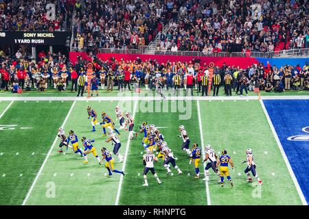 Atlanta, Georgia, Stati Uniti d'America. 03Feb, 2019. New England Patriots running back Sony Michel (26) durante il Super Bowl LIII tra il Los Angeles Rams e il New England Patriots al Mercedes-Benz Stadium di Atlanta, GA. Giacobbe Kupferman/CSM Credito: Cal Sport Media/Alamy Live News Foto Stock