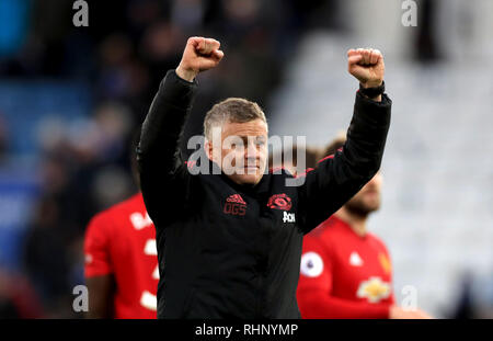 Il Manchester United caretaker manager Ole Gunnar Solskjaer celebra i risultati alla fine del match di Premier League al King Power Stadium, Leicester. Foto Stock