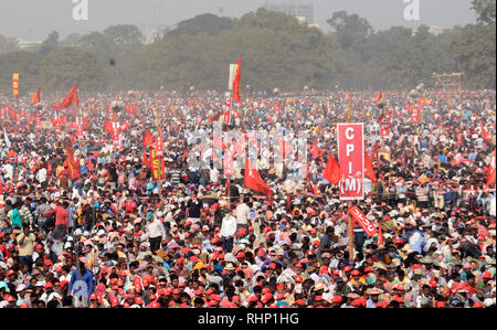 Kolkata, India. 03Feb, 2019. Attivista di sinistra da parte differente del membro prendere parte nella parte anteriore sinistra della brigata rally davanti a elezioni generali 2019. Credito: Saikat Paolo/Pacific Press/Alamy Live News Foto Stock