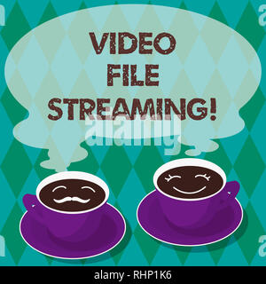 La scrittura della nota mostra File Video Streaming. Foto di business video presentazione di essere visualizzati online senza essere scaricati set di tazza Piattino per lui e lui Foto Stock