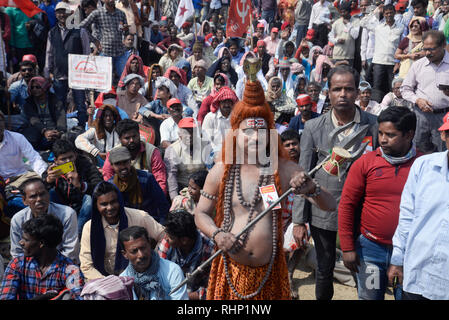 Kolkata, India. 03Feb, 2019. Attivista di sinistra da parte differente del membro prendere parte nella parte anteriore sinistra della brigata rally davanti a elezioni generali 2019. Credito: Saikat Paolo/Pacific Press/Alamy Live News Foto Stock