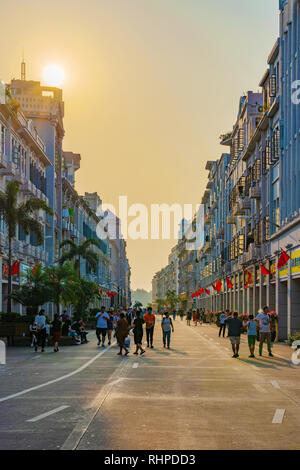 XIAMEN, CINA -Ottobre 08: si tratta di Zhongshan Road, la strada principale dello shopping e una popolare destinazione di viaggio nella zona del centro cittadino su ottobre 08, 2018 Foto Stock