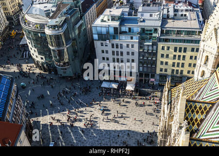 Stephansplatz square visto dalla Cattedrale di Santo Stefano a Vienna, in Austria Foto Stock