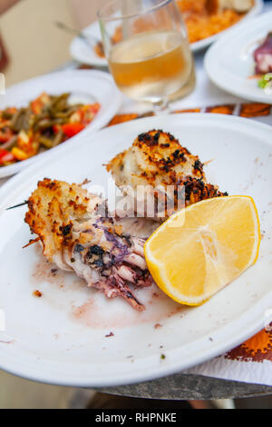 Frutti di mare, pesce close up shot prese nel ristorante italiano in Cefalu, Sicilia Isola Foto Stock