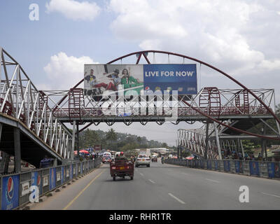 TANZANIA - Sean Sprague photo 2018 piedi ponte, Mabatini, Mwanza. Foto Stock