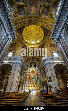 Napoli, Italia - All'interno e i dettagli del Barroco Chiesa del Gesu Nuovo ( La Chiesa del Gesu Nuovo) in Napoli Foto Stock