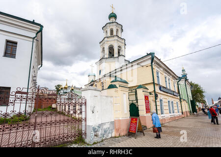 Kazan, Russia - 10 Giugno 2018: tempio complesso di St Nicholas Cathedral su Bauman strada pedonale nella città di Kazan in giorno di estate Foto Stock