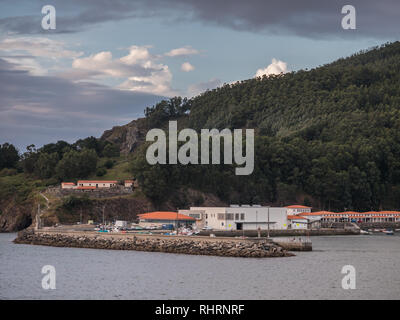 Porto di Cedeira al tramonto, Rias Altas, Galizia, Spagna Foto Stock