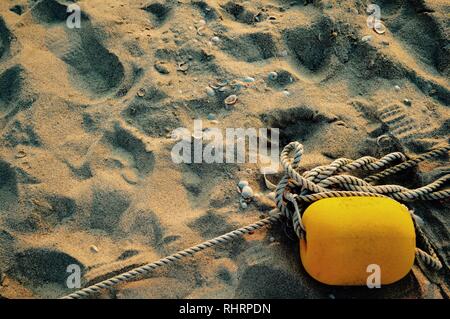 Chiudere fino in spiaggia al tramonto a Dubai Foto Stock