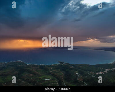 Antenna vista panoramica di Elafonisos island oltre il golfo Laconian nel Peloponneso, Grecia Foto Stock