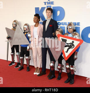 Foto deve essere accreditato ©Alpha premere 078237 03/02/2019 Angus Imrie e Rhianna Dorris il capretto che sarebbe stato re di Gala Screening familiare di Odeon Leicester Square Londra Foto Stock