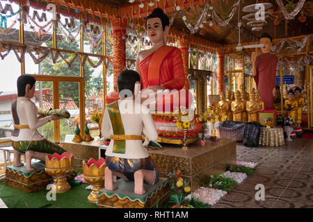 Cambogia, Preah Sihanoukh, Sihanoukhville, Wat Chotynieng (Wat Leu) vihara preghiera Hall interno Foto Stock