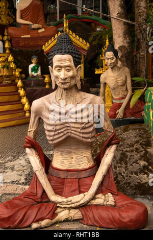 Cambogia, Preah Sihanoukh, Sihanoukhville, Wat Chotynieng (Wat Leu), il digiuno Buddha Shakyamuni figura Foto Stock