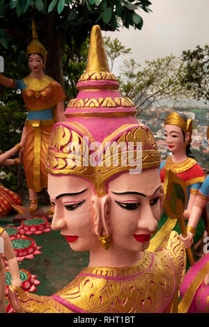 Cambogia, Preah Sihanoukh, Sihanoukhville, Wat Chotynieng (Wat Leu), quattro di fronte Brahma figura Foto Stock