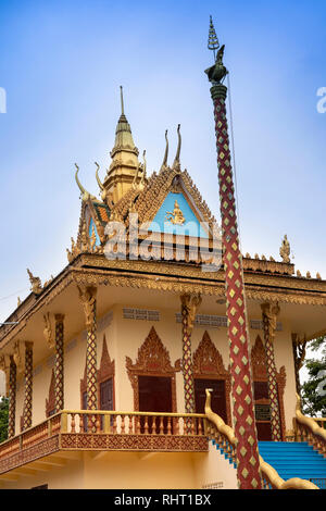 Cambogia, Preah Sihanoukh, Sihanoukhville, Wat Chotynieng (Wat Leu), collinare vihara nel cortile del monastero Foto Stock