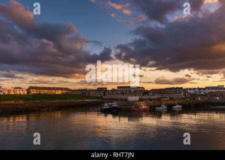 A nord del porto di Sunderland, Seahouses, Northumberland, Regno Unito Foto Stock