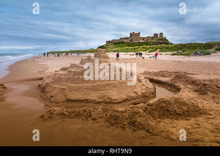 Il castello di Bamburgh, Northumberland, Regno Unito Foto Stock