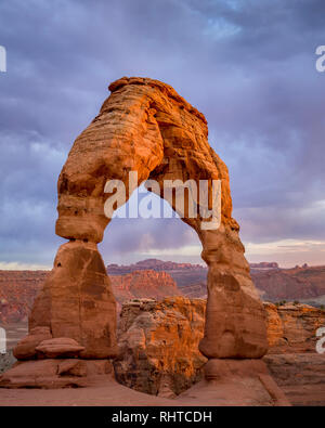 Ultima luce su Delicate Arch; Arches National Park nello Utah. Foto Stock