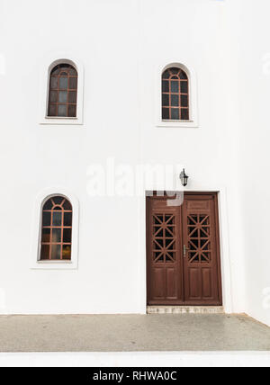 La santa chiesa di Panagia Platsani è dedicato alla piena Inno della Santissima Madre di Dio. Oia - Santorini, Grecia Foto Stock