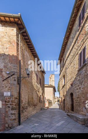 Bellissima vista del borgo medievale di Monticchiello, Siena, Toscana, Italia Foto Stock