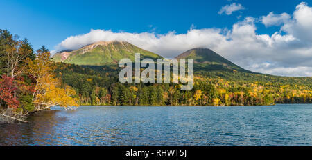 Il pittoresco Lago Onneto nel cuore selvaggio di Hokkaido Foto Stock