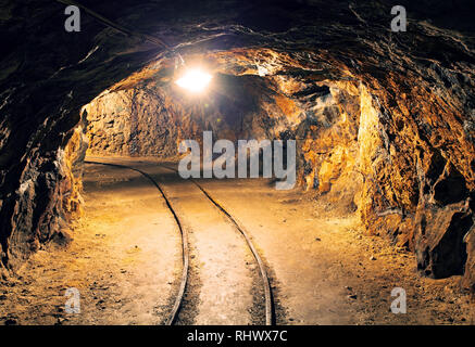 Mine gold underground tunnel railroad Foto Stock