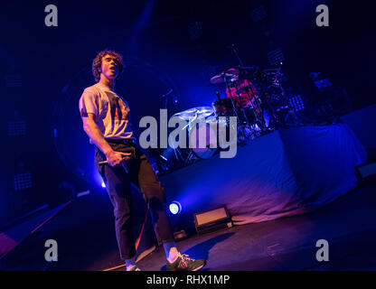 Plymouth, Regno Unito. 03Feb, 2019. Rob Damiani del british rock band Don Broco eseguendo il loro tour in Plymouth padiglioni. Credito: Steve Lewington/ Alamy Live News Foto Stock