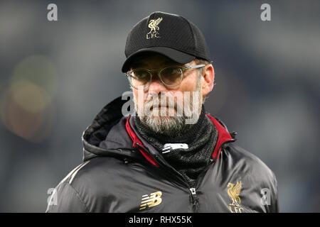 Lo stadio di Londra, Londra, Regno Unito. 4 febbraio, 2019. EPL Premier League Football, West Ham United contro il Liverpool, Liverpool Manager Jurgen Klopp sul campo osservando il pre Match ups caldo prima di kick off Credit: Azione Plus sport/Alamy Live News Foto Stock