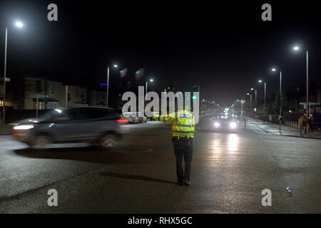 Knightswood, Glasgow, Scotland, Regno Unito 4th, febbraio 2019. Bus Knightswood crash aggiunge il numero di bus si blocca di finire nei popoli giardini durante l ultimo anno. Credito traghetto Gerard/Alamy Live News Foto Stock