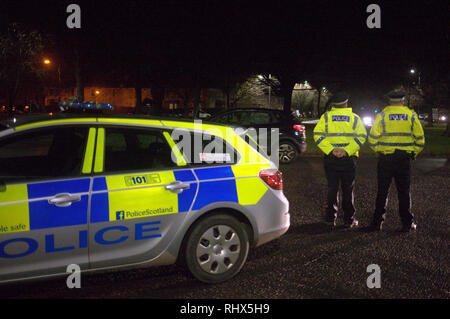 Knightswood, Glasgow, Scotland, Regno Unito 4th, febbraio 2019. Bus Knightswood crash aggiunge il numero di bus si blocca di finire nei popoli giardini durante l ultimo anno. Credito traghetto Gerard/Alamy Live News Foto Stock