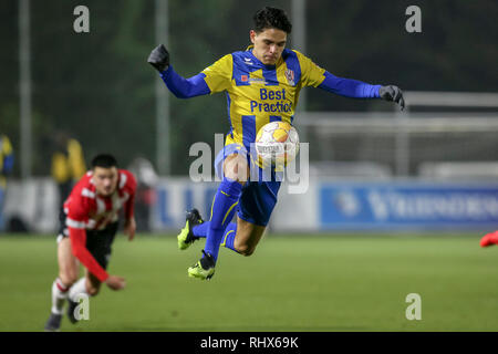EINDHOVEN, 04-02-2019 ,De Herdgang, Keuken Kampioen Divisie, Jong PSV - Top Oss ,Stagione 2018 / 2019, Top Oss player Ragnar Oratmango durante il match Jong PSV - Top Oss (3-1) Foto Stock