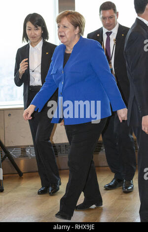 Tokyo, Giappone. 5 febbraio, 2019. Il cancelliere tedesco Angela Merkel assiste il ''Tedesco-giapponese Forum di dialogo Value Partnership: prospettive in vista delle sfide globali'' a Roppongi Hills Club di Tokyo. Merkel è attualmente in visita ufficiale in Giappone a cementare i rapporti commerciali tra il Giappone e la Germania. Credito: Rodrigo Reyes Marin/ZUMA filo/Alamy Live News Foto Stock