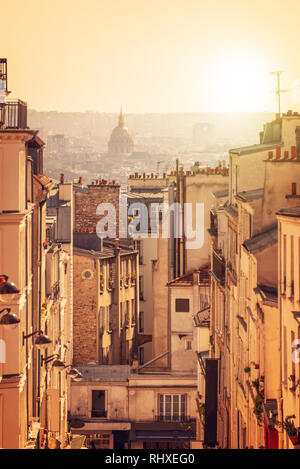Panorama di Parigi, vista dalla collina di Montmartre, a Parigi Francia Foto Stock