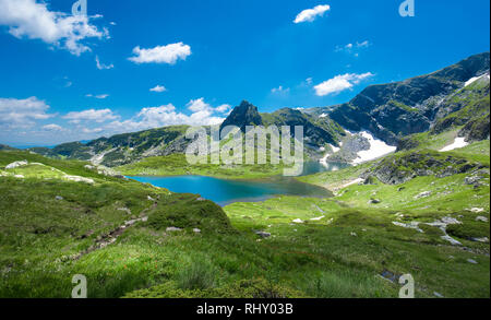 I sette laghi di Rila - un incredibile creazione di natura in montagna Rila, Bulgaria. Uno dei più visitati luoghi di turisti e alto punto di riferimento. Foto Stock