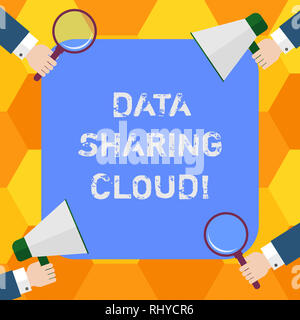 Testo della scrittura di condivisione dei dati cloud. Concetto significato utilizzando tecnologie internet per la condivisione di file tra utenti di analisi Hu Mani Ogni azienda Magnifyin Foto Stock