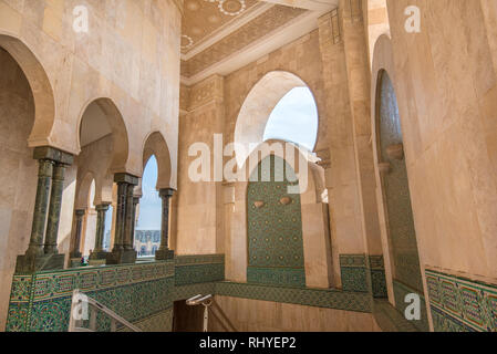 La Moschea di Hassan II al giorno. La più grande moschea in Marocco e uno dei più belli in Africa. XIII più grande al mondo. Casablanca, Marocco Foto Stock